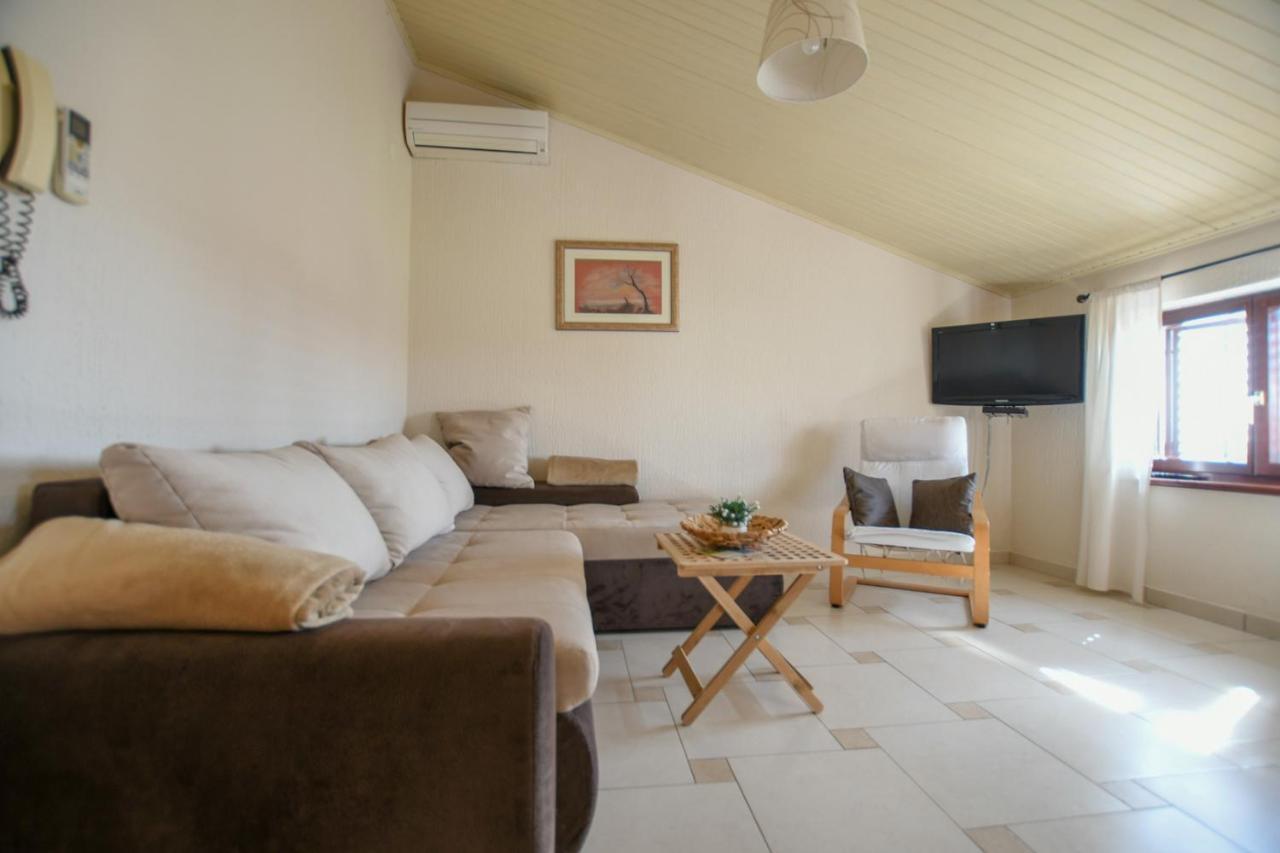 Apartments Deak Пореч Екстериор снимка